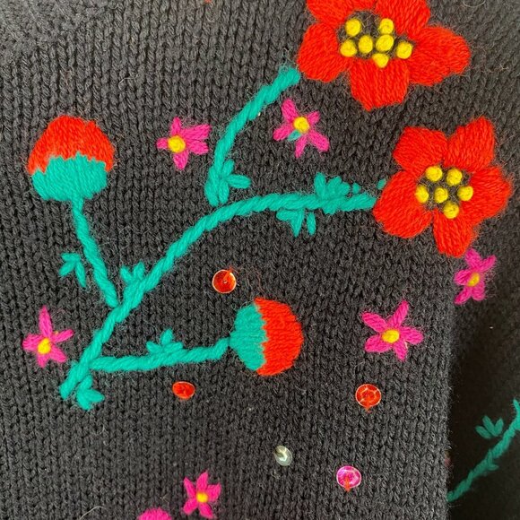 Vintage Sweater Womens Size Medium Black Pullover Embroidered Floral Long Sleeve - Picture 2 of 4